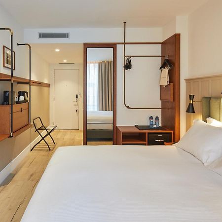Via Sants Hotel Barcelona, Tapestry Collection By Hilton Екстериор снимка