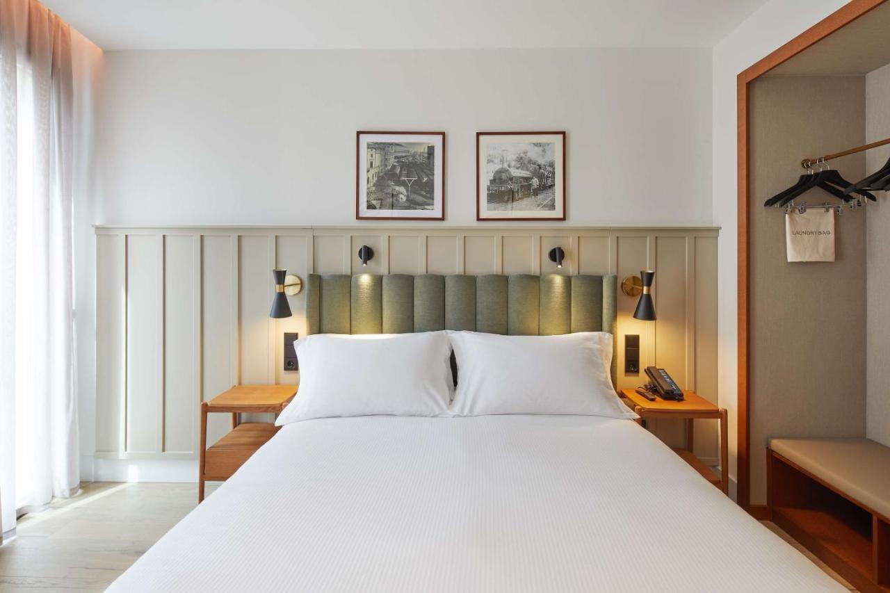 Via Sants Hotel Barcelona, Tapestry Collection By Hilton Екстериор снимка