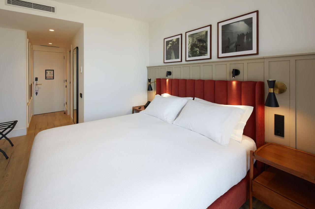 Via Sants Hotel Barcelona, Tapestry Collection By Hilton Екстериор снимка