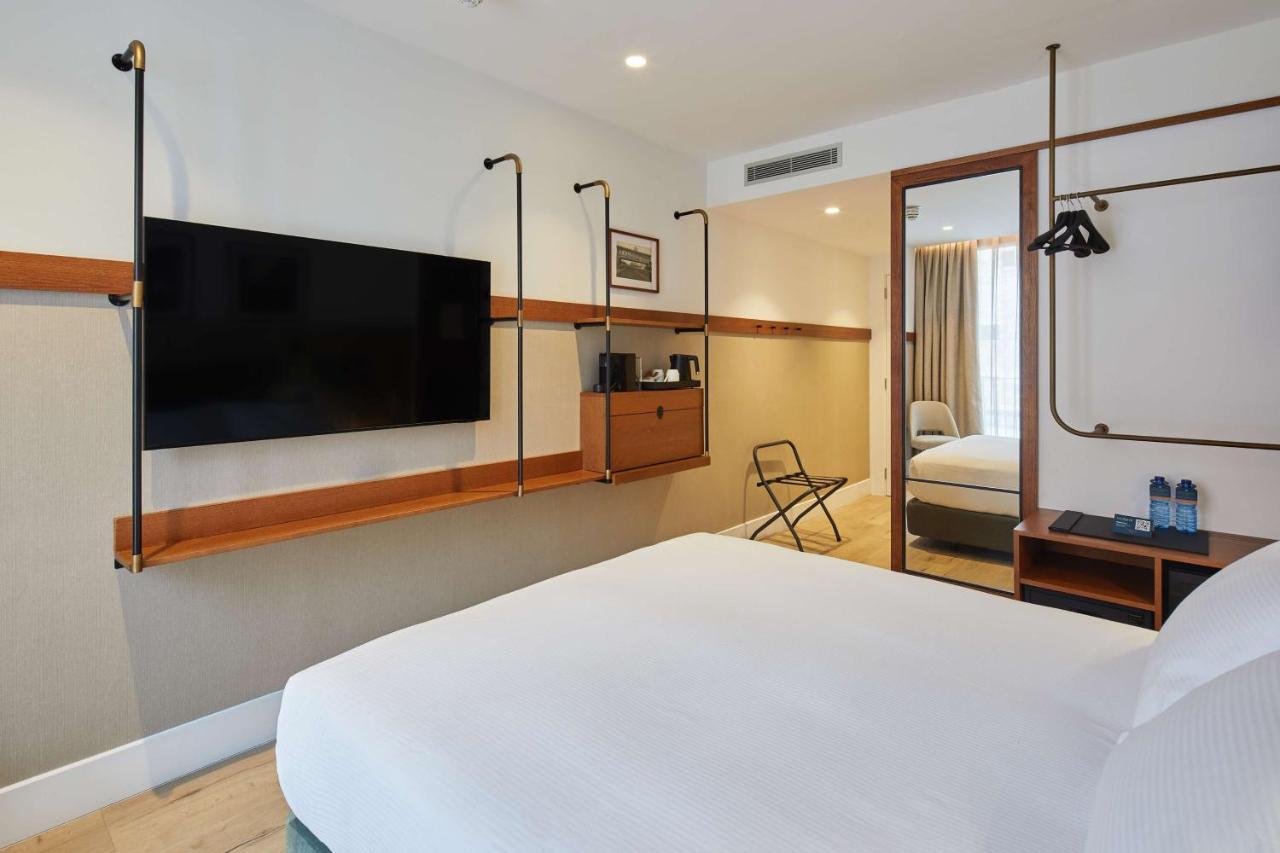 Via Sants Hotel Barcelona, Tapestry Collection By Hilton Екстериор снимка