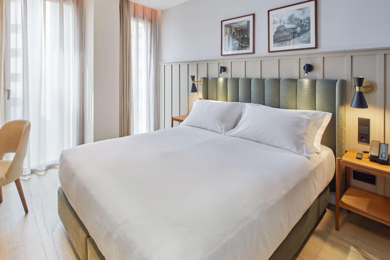Via Sants Hotel Barcelona, Tapestry Collection By Hilton Екстериор снимка